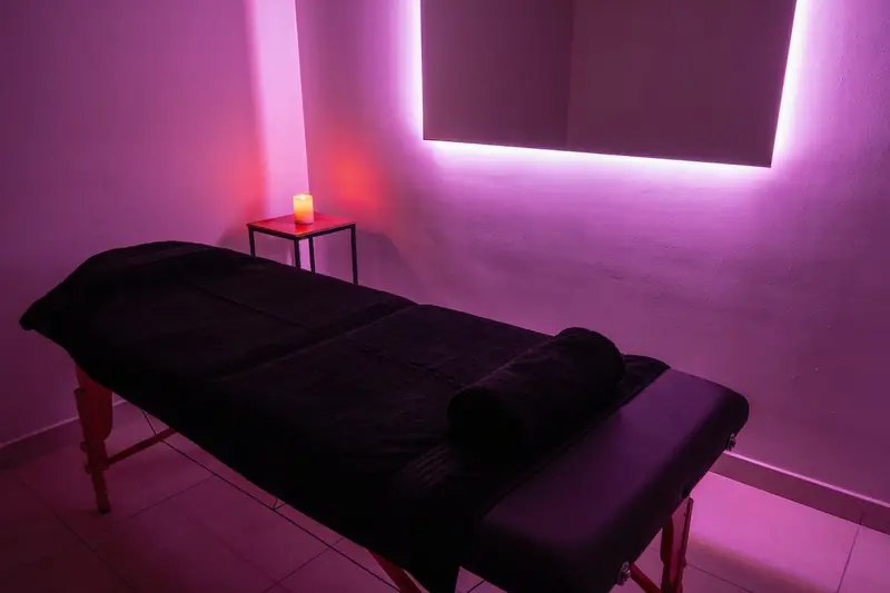 示意圖:按摩房(AI 生成,非 OneTouch Massage Phuket 實景)
