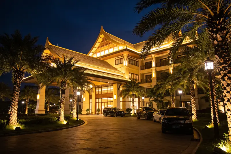 示意圖:泰國浴店外觀(AI 生成,非 Absolute Paradise Spa 實景)