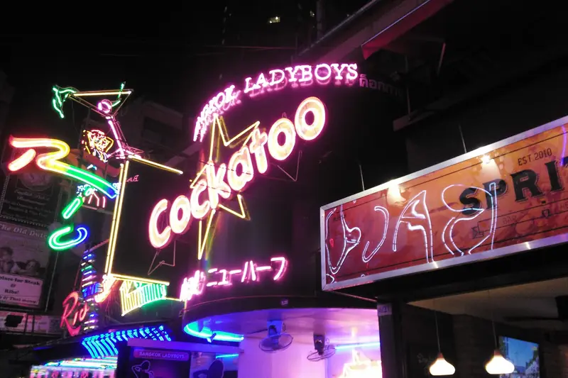 Cockatoo Ladyboy Bar 招牌(阿索克)