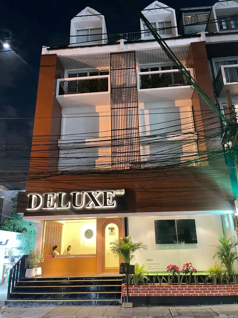 Deluxe Massage 店門口外觀(澎蓬)