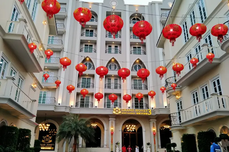Grand Honey 3 Body Massage (哈妮大浴室 3) 店門口外觀（南芭提雅與帕塔納克山）