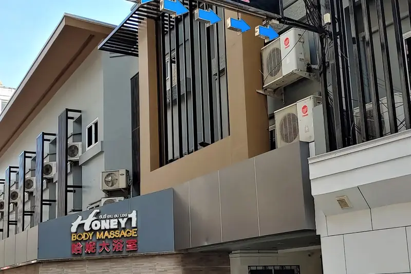 Honey 1 Body Massage (哈妮大浴室 1) 店門口外觀（博考路與 LK 巷）