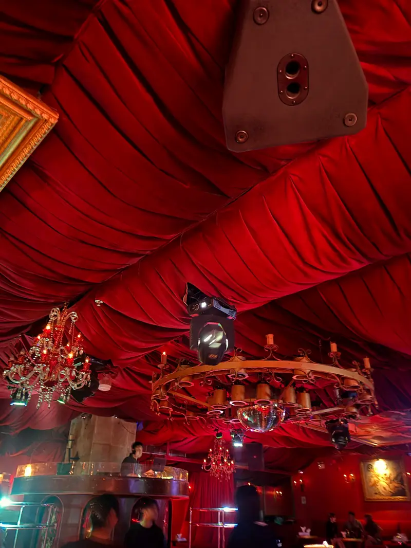 Mixx Club Bangkok 店內大廳(水門)