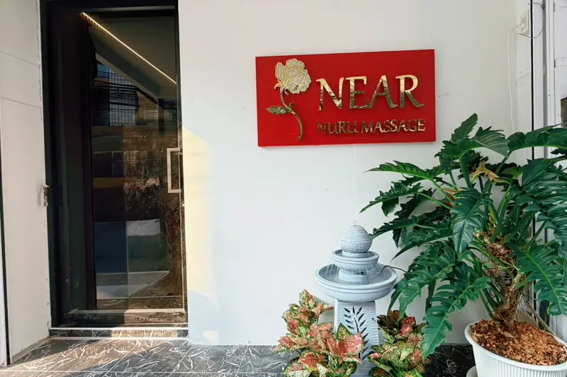 Near Nuru Massage 店門口外觀（阿索克）
