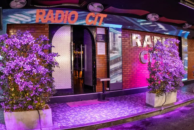 Radio City Patpong 店门口外观(是隆)