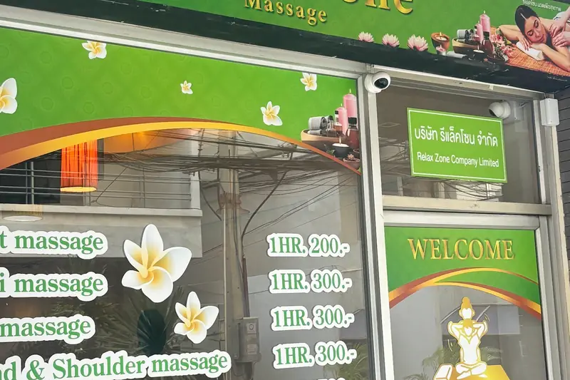 Relax Zone Massage 店門口外觀(博考路與 LK 巷)