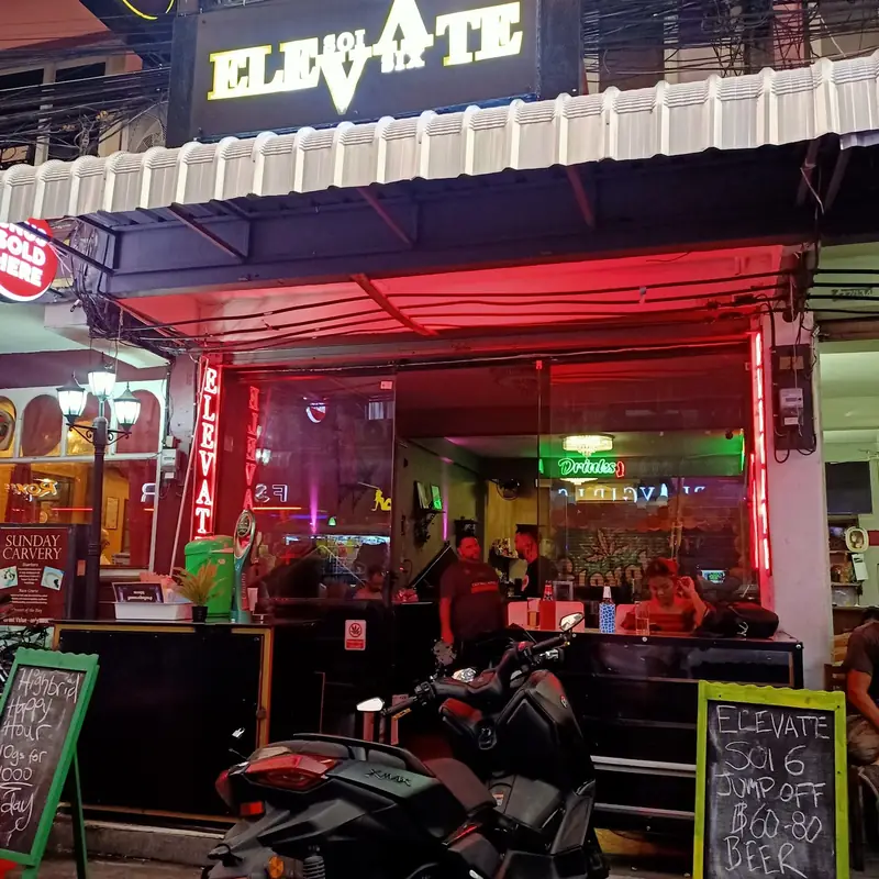 Soi 6 Bar 店門口外觀(中芭提雅)