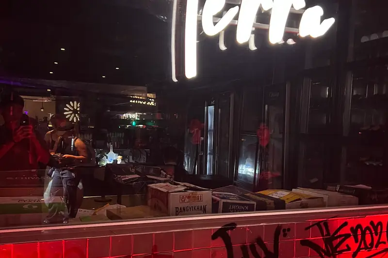 Terra Thonglor 10 招牌（通羅）
