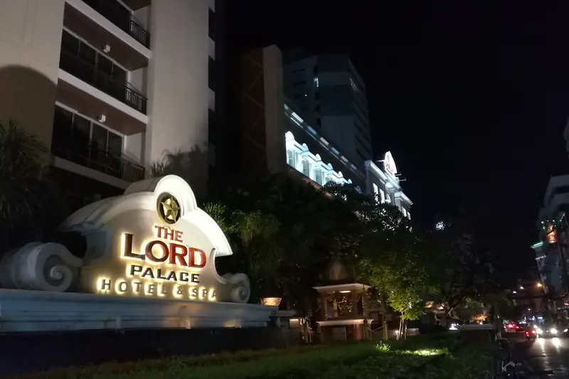 THE LORD MASSAGE CLUB 店門口外觀(拉差達)