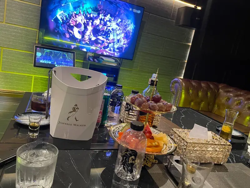 Zeus Ekkamai KTV KTV 包廂(曼谷)